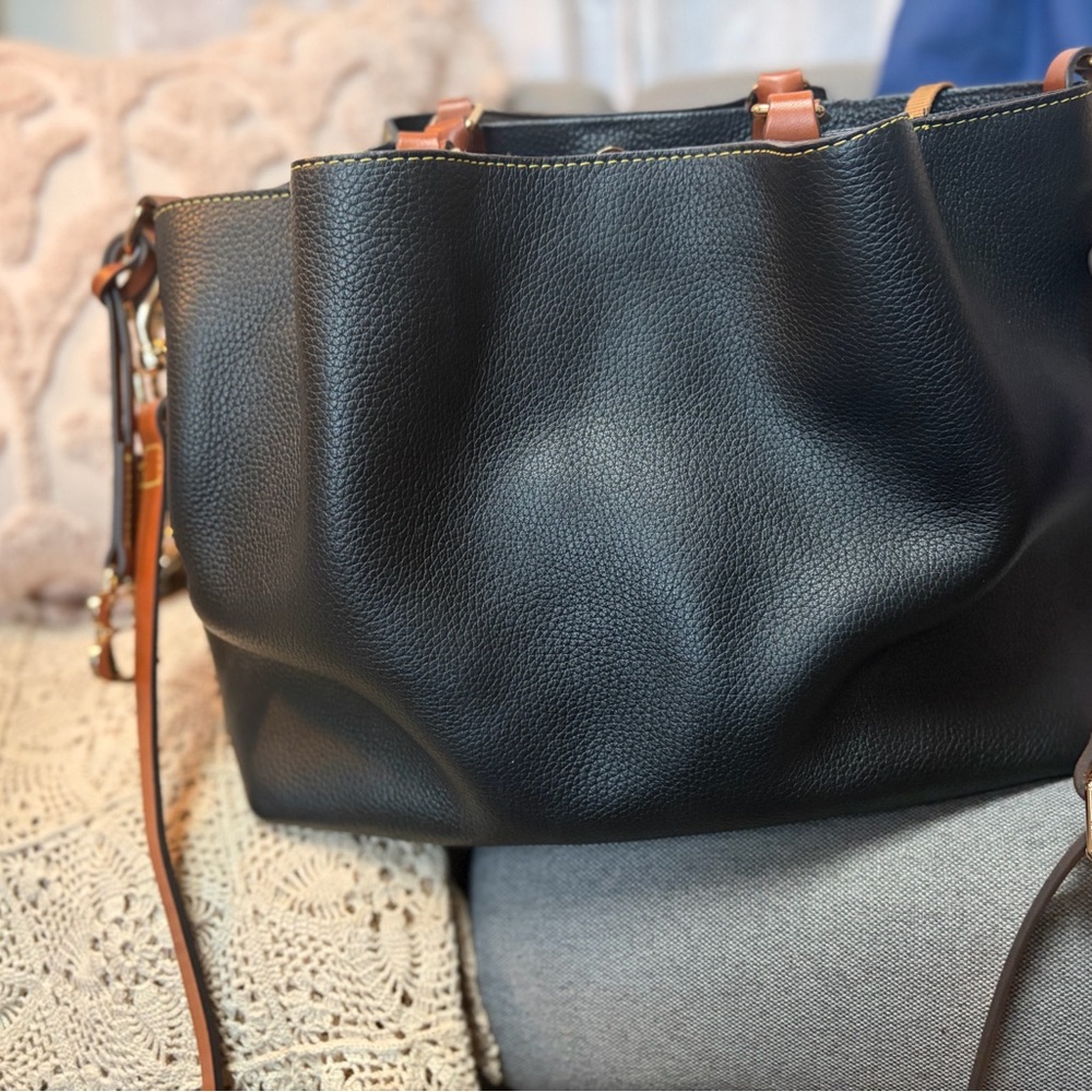 Dooney & Bourke NWOT Black Large Barlow Tote - Picture 6 of 9
